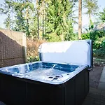 Tatil Evi In Het Bos Met Jacuzzi En Sauna *