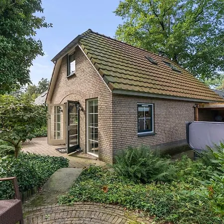 In Het Bos Met Jacuzzi En Sauna 度假居 卢特伦