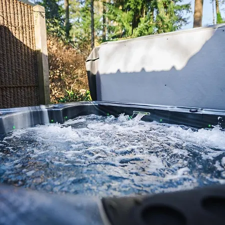 In Het Bos Met Jacuzzi En Sauna 卢特伦