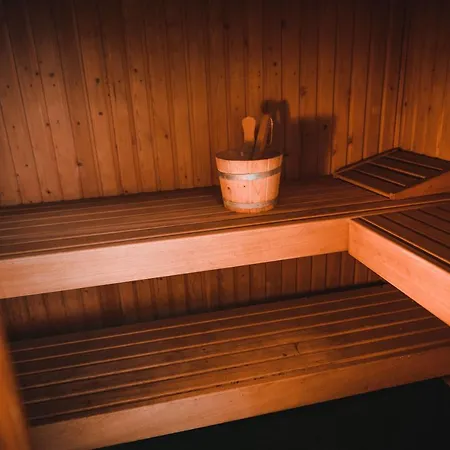 Luxe In Het Bos Met Jacuzzi En Sauna *