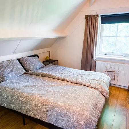 Holiday home Luxe In Het Bos Met Jacuzzi En Sauna Lunteren