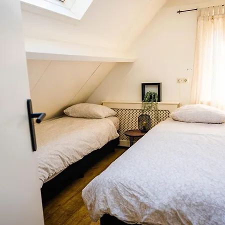 In Het Bos Met Jacuzzi En Sauna Lunteren