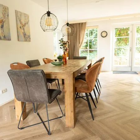 In Het Bos Met Jacuzzi En Sauna Lunteren