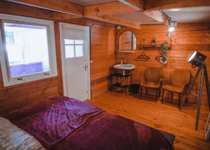 In Het Bos Met Jacuzzi En Sauna *